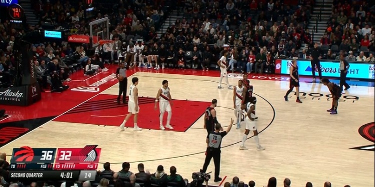 自己要数着！杨瀚森蹲守篮下伺机协防三秒违例