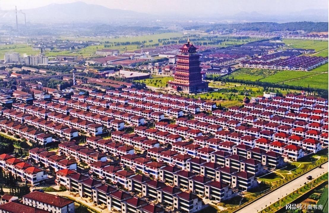 杏彩体育-2008年北京奥运前夕，有关单位给华国锋门票，华：我老了，不去了