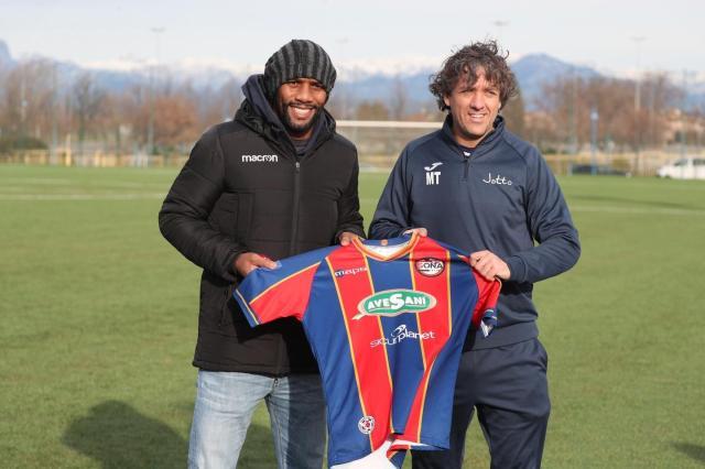 杏彩体育官网-小镇球队将麦孔带回亚平宁 还希望签下卢西奥？