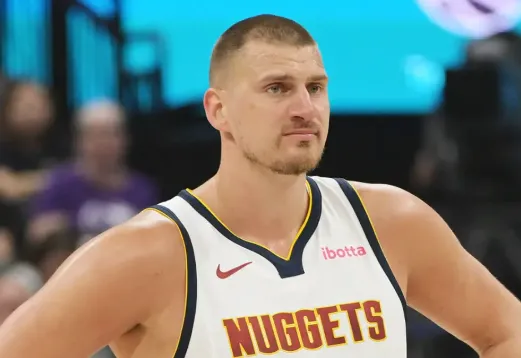 杏彩体育官网-约基奇半场投篮4中3，罚球5中4得到10分6篮板7助攻2抢断